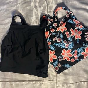 Two Halter swimsuit tops🖤🌺BLACK AND FLOWER PRINT🌺🖤 size small